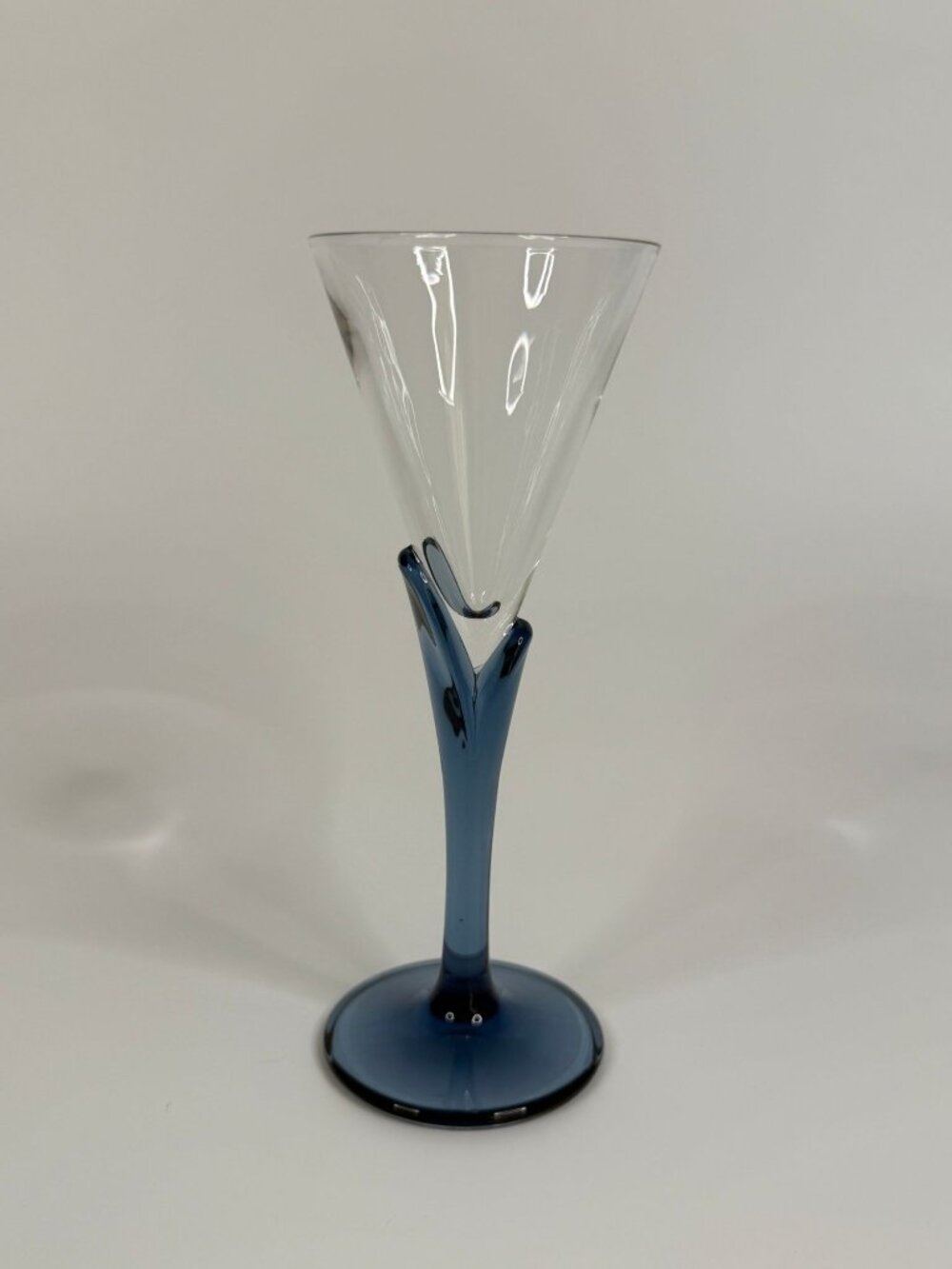 Luigi Bormioli Florian Bleu Blue Petal Stem Glass, 6"